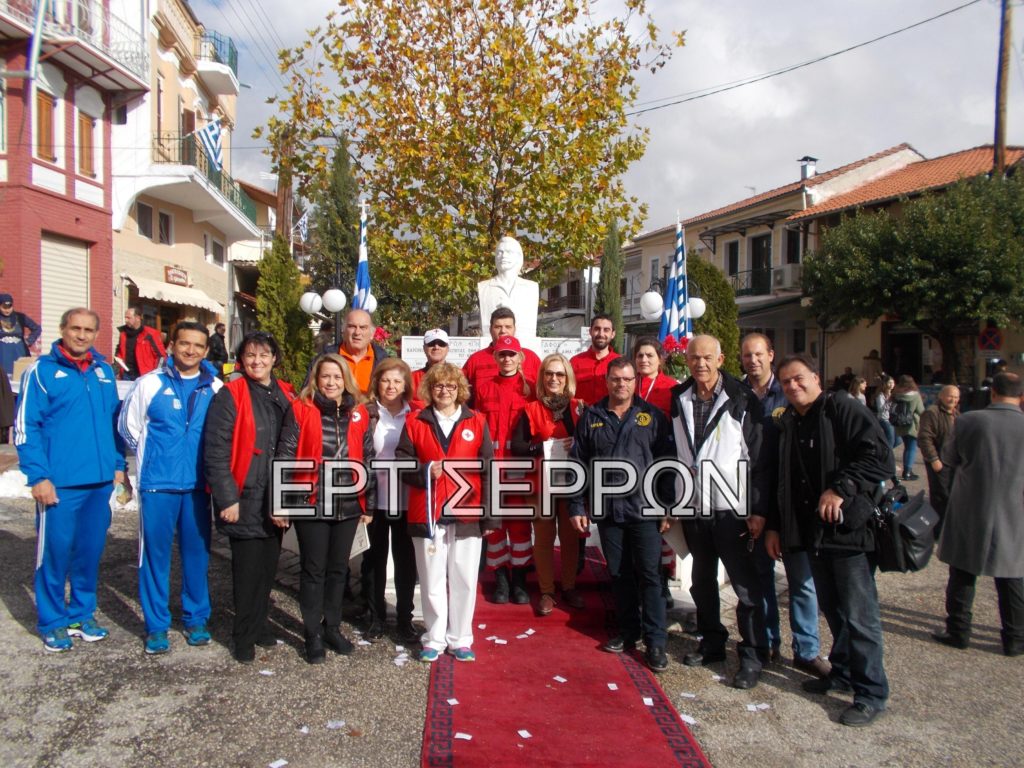 Στη μνήμη του ήρωα, με τη λάμψη του Προέδρου