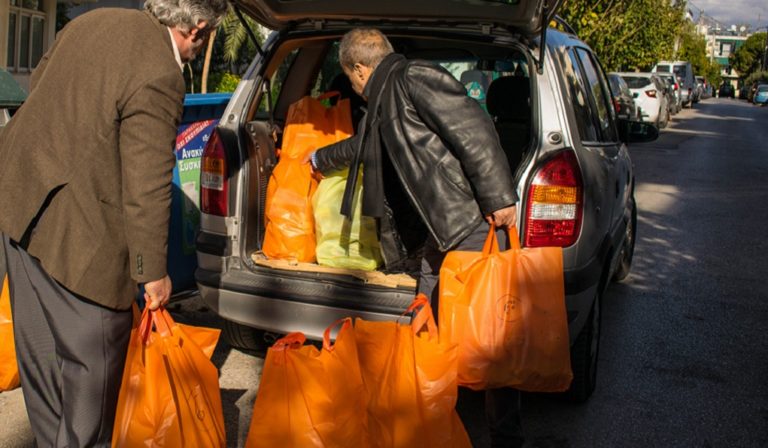 Δώρα στα παιδιά των παιδικών σταθμών στο Χαϊδάρι