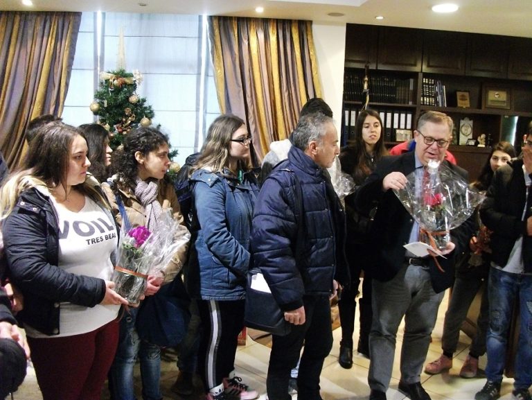 Καβάλα: Κάλαντα στον Αντιπεριφερειάρχη
