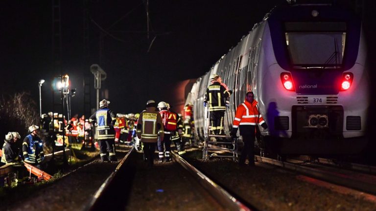 Γερμανία: 50 τραυματίες από σύγκρουση τρένων στο Ντίσελντορφ