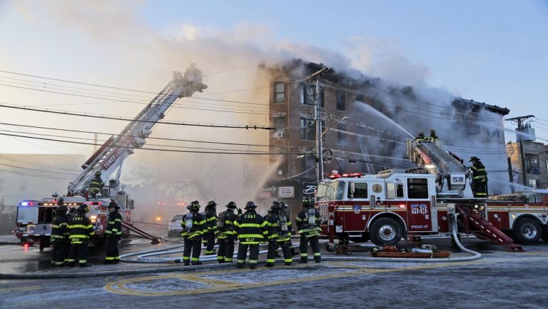 ΗΠΑ: Πυρκαγιά σε τετραώροφο κτίριο στο Μπρονξ