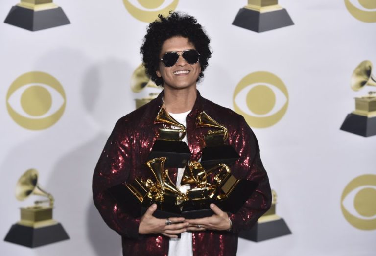 O Bruno Mars μεγάλος νικητής των φετινών βραβείων Grammy