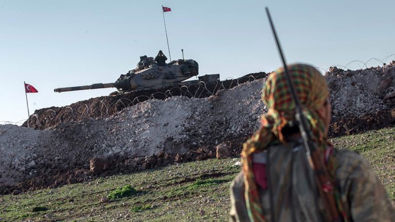 Η Τουρκία συνεχίζει το σφυροκόπημα της κουρδικής πολιτοφυλακής στη βόρεια Συρία