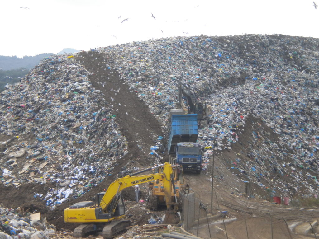 Κέρκυρα: 8 μήνες τα σκουπίδια στους Παξούς