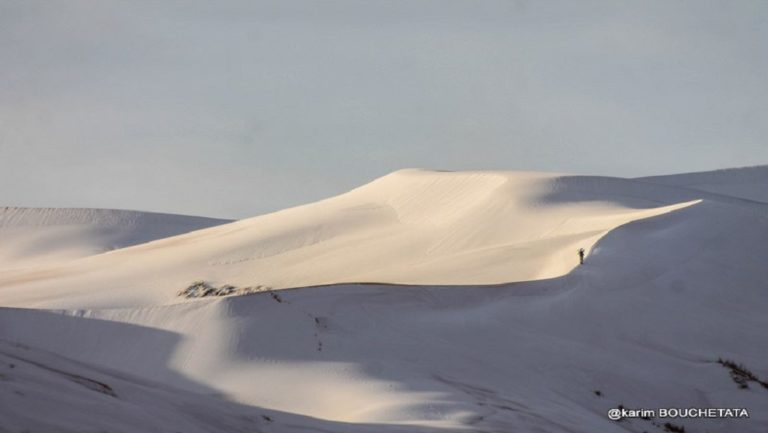 Χιόνισε στη Σαχάρα – Ασυνήθιστα πολικά φαινόμενα στη Β.Αφρική (video)