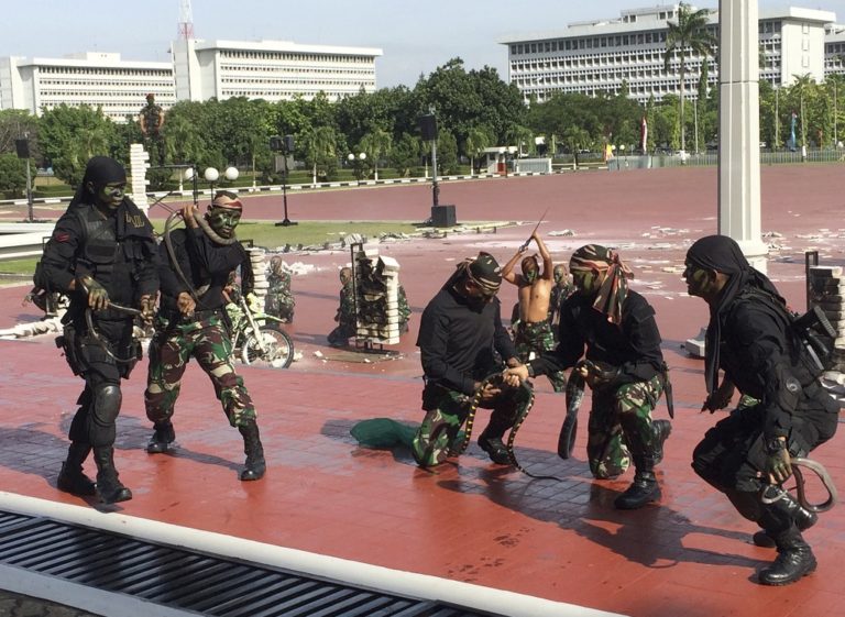 Επίδειξη έκπληξη των ειδικών δυνάμεων της Ινδονησίας στον Τζίμ Μάτις