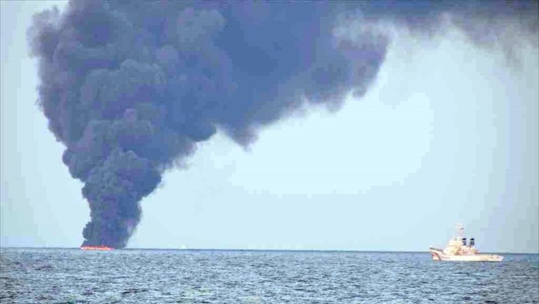Κίνα:Μεγάλη πετρελαιοκηλίδα από το δεξαμενόπλοιο που βυθίσθηκε