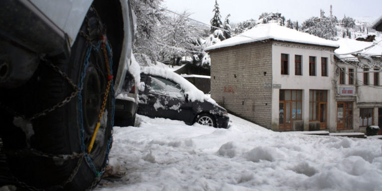 Που χρειάζονται αλυσίδες και που διακόπηκε η κυκλοφορία στην Κεντρική Μακεδονία;