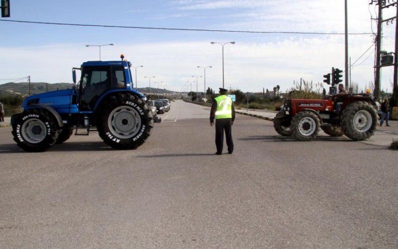 Στους δρόμους οι αγρότες