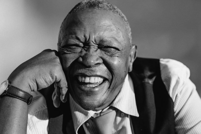 Έφυγε από τη ζωή ο  «πατέρας της νοτιοαφρικανικής jazz», Hugh Masekela