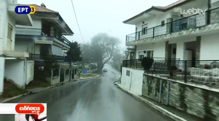 Ασθενής χιονόπτωση στο Φίλυρο (video)