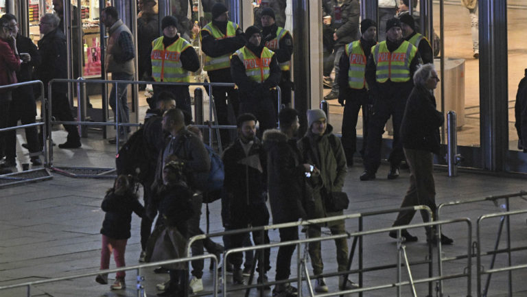 Έληξε ο συναγερμός για την ύποπτη βαλίτσα στο κέντρο του Βερολίνου