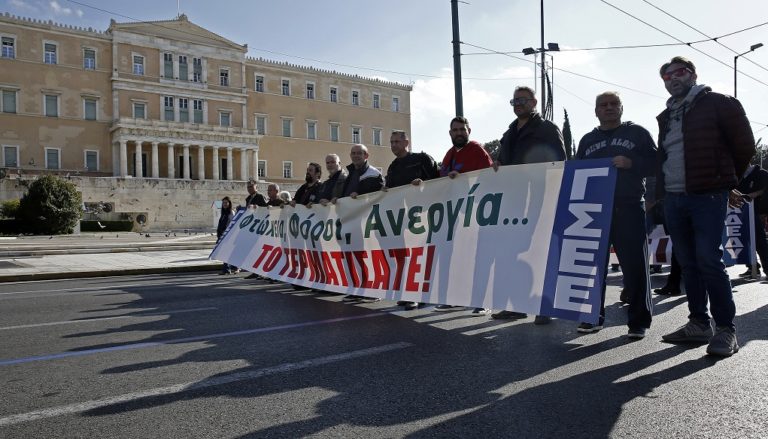 Συγκεντρώσεις και απεργίες τη Δευτέρα – Χωρίς ΜΜΜ η Αθήνα