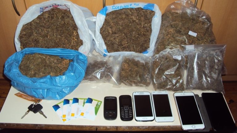 Συνελήφθησαν με 3,3 κιλά κάνναβη