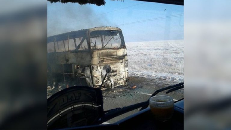Δεκάδες νεκροί από φωτιά σε λεωφορείο στο Καζακστάν