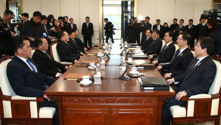 Βόρεια και Νότια Κορέα ξεκίνησαν τις πρώτες επίσημες συνομιλίες μετά από δύο χρόνια