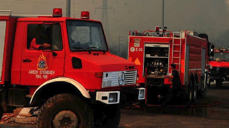 Νεκρή 57χρονη από έκρηξη και πυρκαγιά σε οίκημα στη Σαλαμίνα