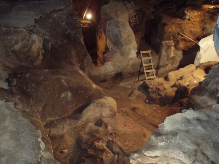 Γυναίκα της 8ης χιλιετίας το εύρημα στο σπήλαιο της Θεόπετρας