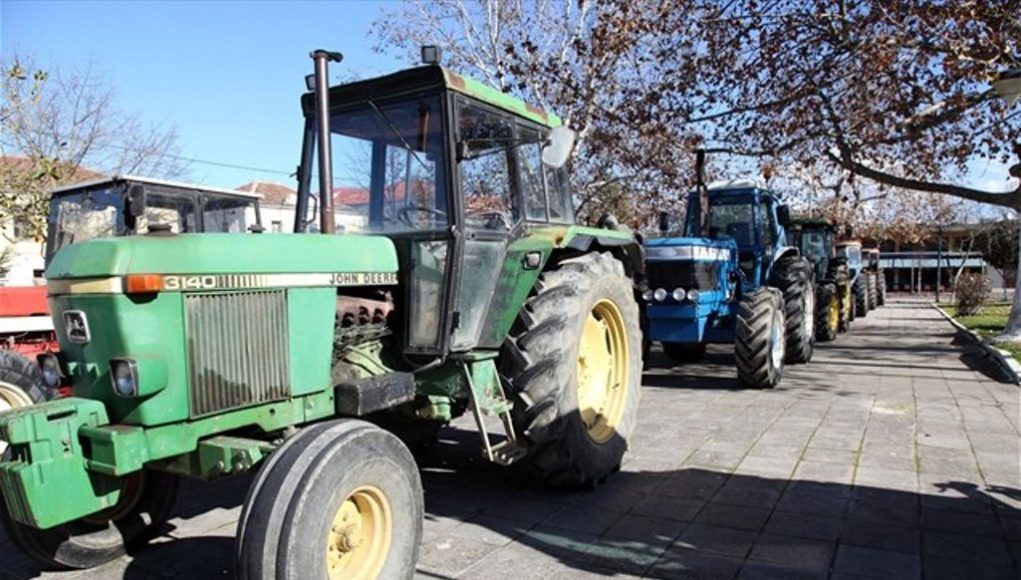 Ζεσταίνουν τα τρακτέρ οι αγρότες στην Δ. Μακεδονία