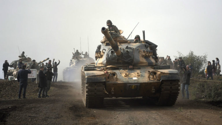 Με σφοδρότητα συνεχίζονται οι μάχες ανάμεσα στις τουρκικές και κουρδικές δυνάμεις