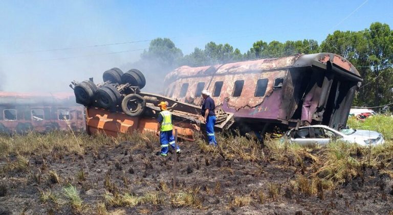 Νεκροί και τραυματίες σε σιδηροδρομικό δυστύχημα στη Ν. Αφρική