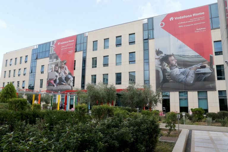 Υπεγράφη η συμφωνία πώλησης της Cyta Hellas στην Vodafone