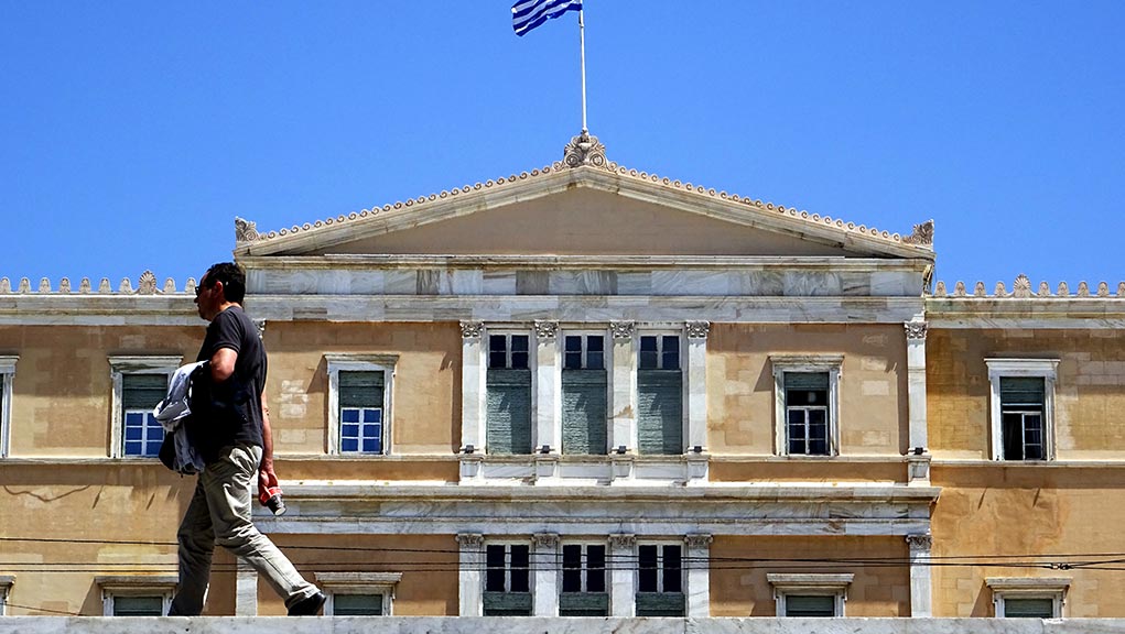 Γραφείο προϋπολογισμού στη Βουλή: Η ελληνική οικονομία ανακάμπτει