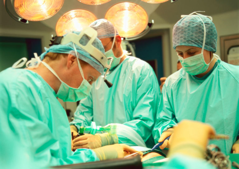 Πρωτοποριακή επέμβαση αφαίρεσης όγκου στο “Παπανικολάου”