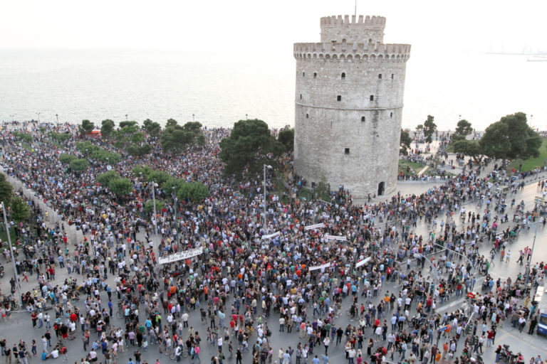 Χιλιάδες κόσμου στο συλλαλητήριο για τη Μακεδονία