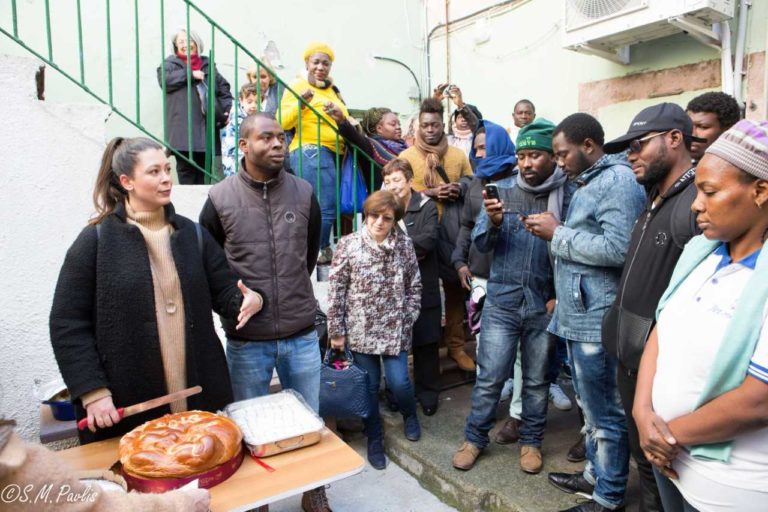 Λέσβος: Πρωτοχρονιάτικη πίτα με τους καθολικούς μετανάστες