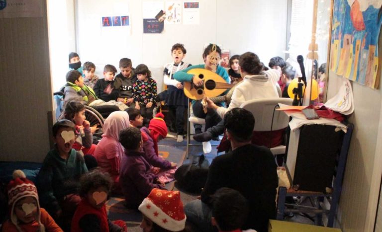 Λέσβος: Διαδραστικές μουσικές συναντήσεις στο ΚΥΤ της Μόριας