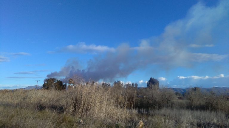 Σύννεφα απ’ το πυρηνέλαιο “πνίγουν” το Ναύπλιο