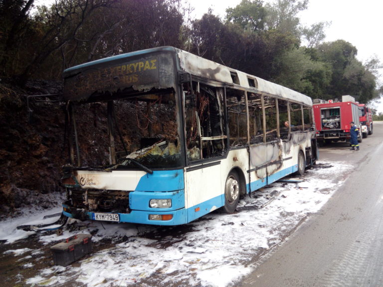 Κέρκυρα: Κάηκε ολοσχερώς λεωφορείο του Αστικού ΚΤΕΛ