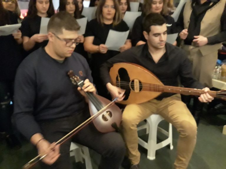 Πτολεμαΐδα: Καταχειροκροτήθηκαν οι πυροσβέστες – μουσικοί