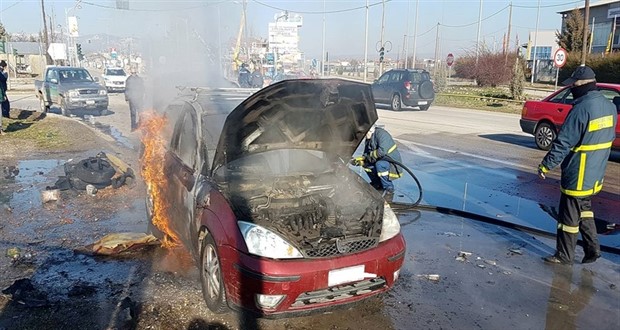 Πτολεμαΐδα: Ολοσχερής καταστροφή επιβατηγού Ι Χ