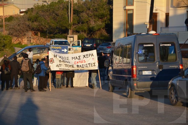 Οι Χιώτες γύρισαν την πλάτη στη Χρυσή Αυγή- διπλή αντιφασιστική συγκέντρωση