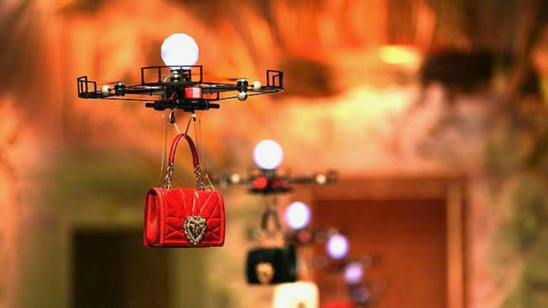 Επίδειξη μόδας με drones στο σόου του οίκου Dolce & Gabbana