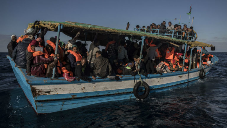 Τραγωδία με νεκρούς πρόσφυγες ανοιχτά της Λιβύης