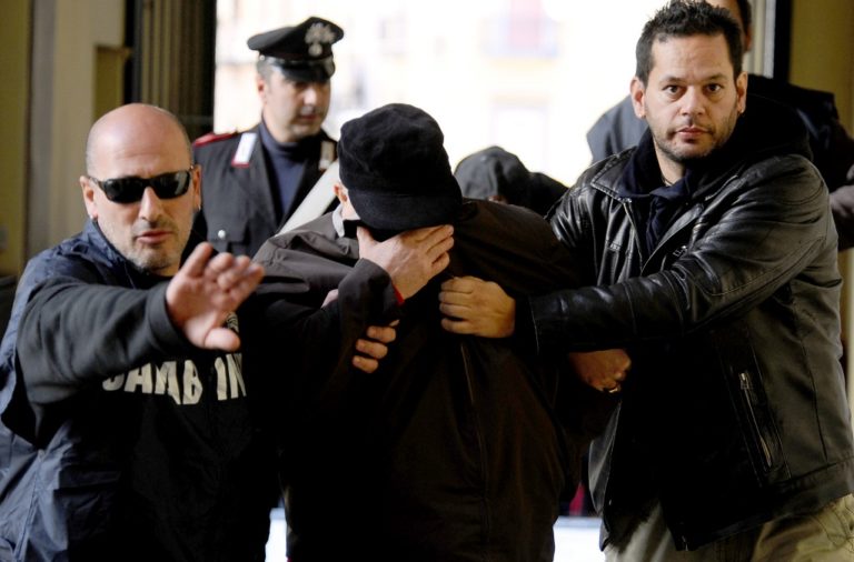 Αθρόες συλλήψεις για παράνομα στοιχήματα στη Σικελία