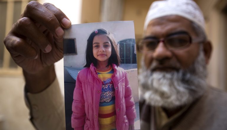 Πακιστάν: Τετράκις εις θάνατον στον 24χρονο που βίασε και σκότωσε την 6χρονη Ζαϊνάμπ