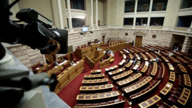 Στη Βουλή η δικογραφία για τη Σ. Αραβία-Απεκδύεται του άρθρου 86 ο Π. Καμμένος (video)