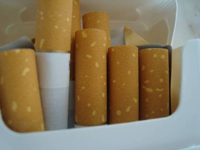Βρέθηκαν 234 λαθραία πακέτα τσιγάρα κρυμμένα σε κάδο απορριμάτων
