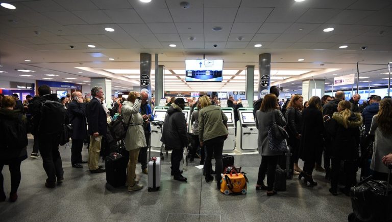 Άνοιξε το αεροδρόμιο Σίτι μετά την απομάκρυνση βόμβας από τον Τάμεση