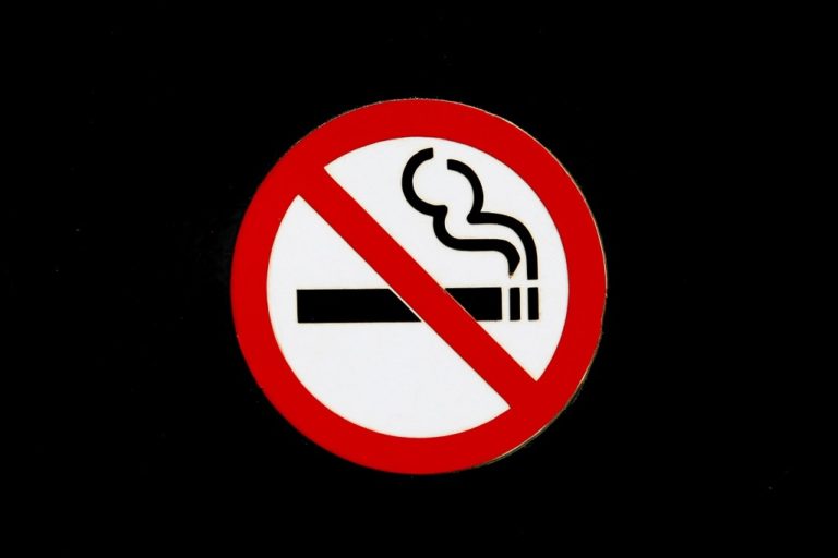 “Ευγενικοί” οι πρώτοι έλεγχοι για το κάπνισμα σε μαγαζιά της Λάρισας