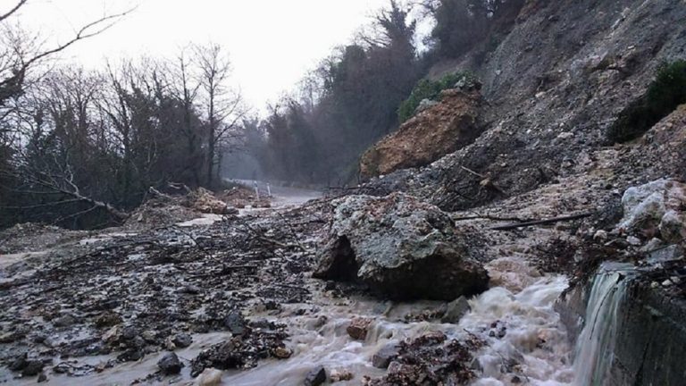 Μεγάλη κατολίσθηση στην παλιά εθνική οδό Ιωαννίνων – Μετσόβου