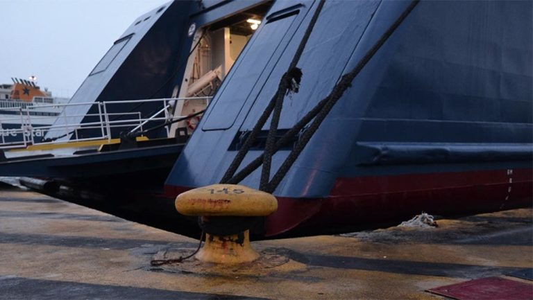 Ματαίωση απόπλου του πλοίου “Αρτεμις” από το Λαύριο λόγω μηχανικής βλάβης