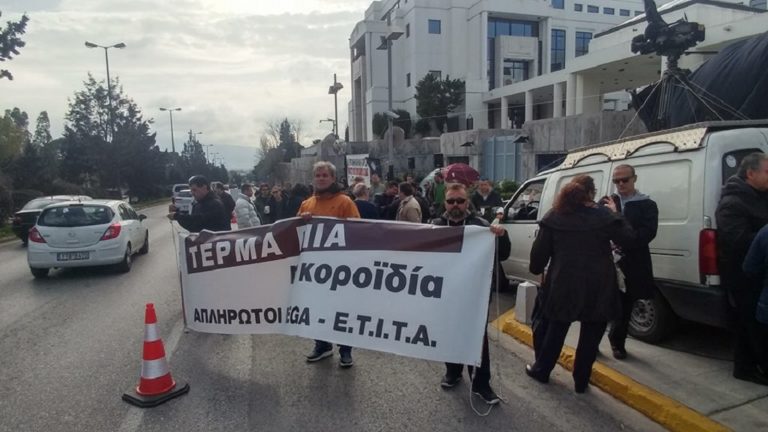 ΜEGAτσίκνισμα έξω από τα γραφεία της Motor Oil