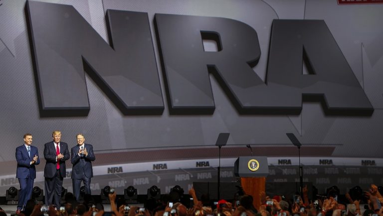 “Εγχώρια τρομοκρατική οργάνωση” το NRA, ισχυρό λόμπι υπέρ της οπλοκατοχής στις ΗΠΑ