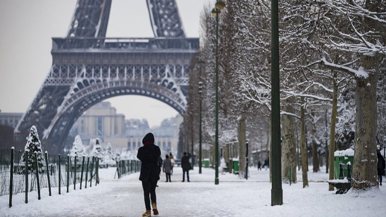 Χιόνια και παγετός στο Παρίσι – Αποκατάσταση κυκλοφορίας
