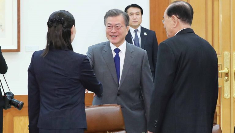 Στην Πιόνγιανγκ προσκάλεσε τον Νοτιοκορεάτη πρόεδρο ο Κιμ Γιονγκ Ουν
